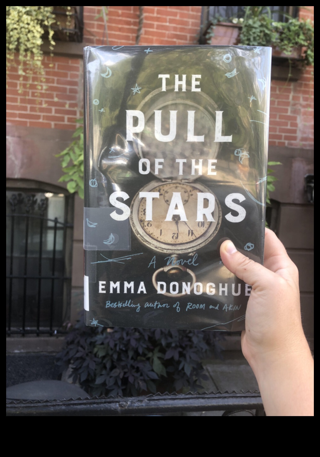 Gravitații stelare: atracția dinamică a corpurilor cerești