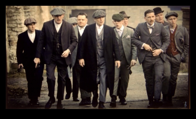 Tendințe atemporale Călătoria în modă a mirelui de-a lungul deceniilor 4 Tendințe atemporale: Călătoria în modă a mirelui